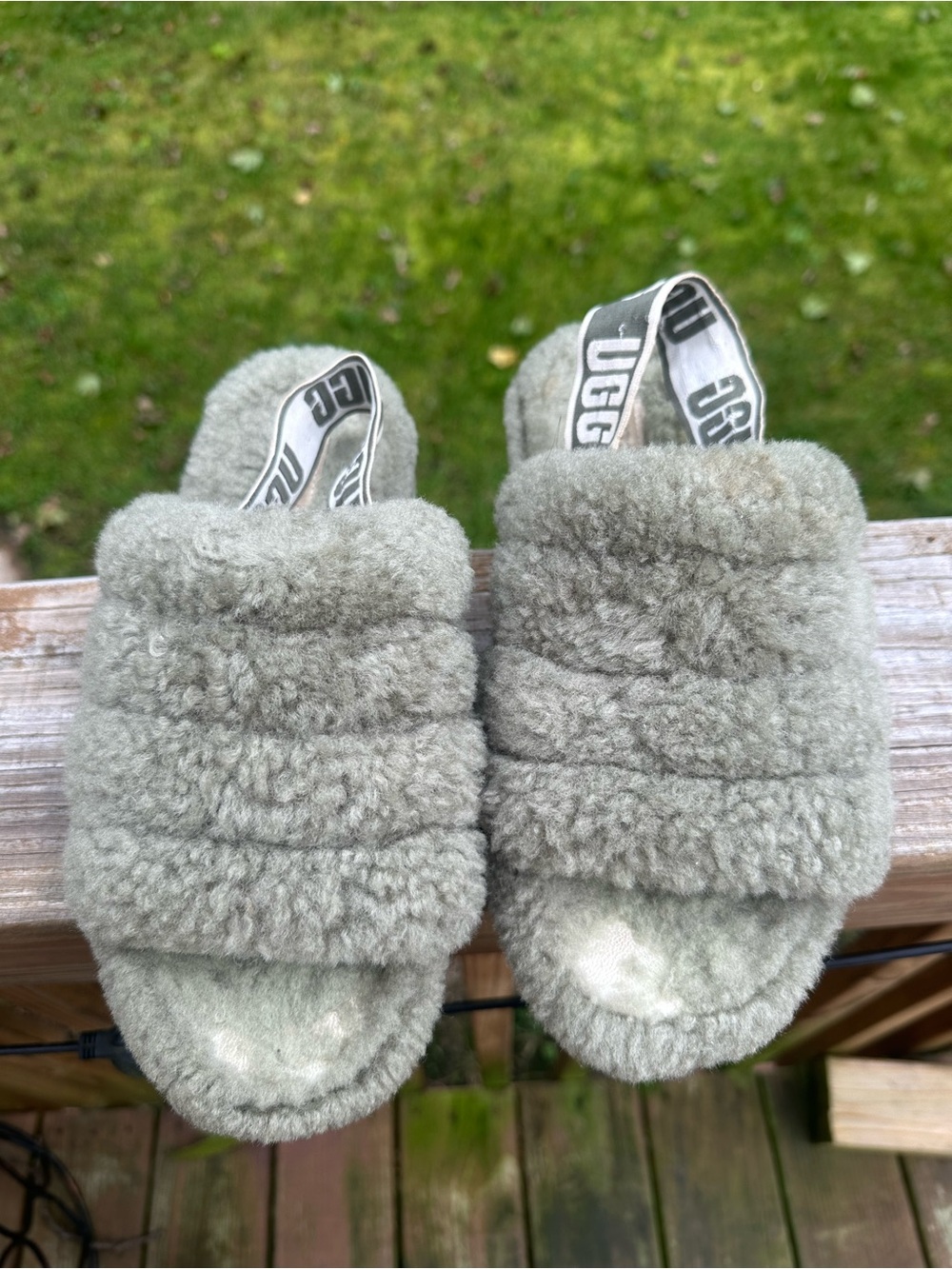 UGG Women’s size 9 Fluff Slide - Light Gray Fuzzy Slip-On